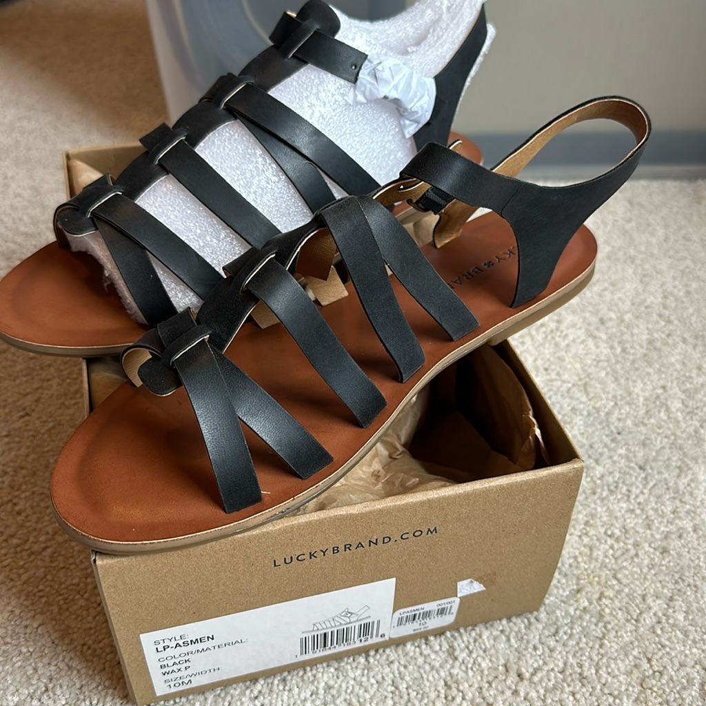 Brand New Lucky Brand Strappy Sandals Sz 10